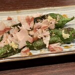 宵ノねこ - 万願寺甘長唐辛子 炭炙り焼き