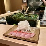 四ッ谷 みね村 - コンロが特注過ぎて記憶に残る色合いと風貌