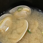 Tonkatsu Kappou Akasaka Yuukun - 絶品・アサリの味噌汁。これもお代わり自由！