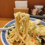 東京タンメン トナリ - 胡麻だれ冷やしタンメン　麺リフト