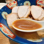 天鳳 - 濃厚でクセのある唯一無二のスープ