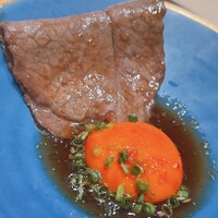 銀座 ちかみつ 六丁目 - 香味タレと卵黄ソースに寄り添うシンシン