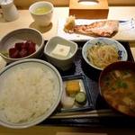 いまゐ - あか魚粕漬け焼き　\900、　まぐろブツ　\200