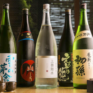 從全國各地嚴格挑選的豐富日本酒
