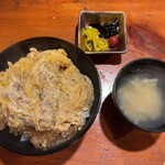 無限 - 料理写真:かつ丼1,030円