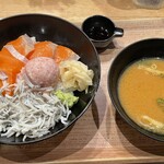 Kaisen Izakaya Aichi - ネギトロしらすサーモン丼
