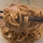 いかれたヌードル フィッシュトンズ - 麺リフト