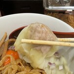 Sammaro - 追加の肉ワンタンは生姜の風味の肉みっしり