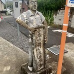 須崎食料品店 - 敷地の横にありました。