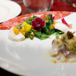 ワイン カルコス - 鯛ソットアチェート フェンネルラペ  セルバチコ、クレソン、モッツァレラのインサラータ仕立て フルーツトマトのヴィネグレット