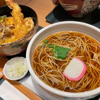 新潟名物 布のり蕎麦とおいしい酒菜 きなせや. 赤坂割烹店 - 