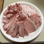 248585679 - 宮崎県産特製和牛　宮崎県産中落ちカルビ　特上豚トロ　国産豚カシラ肉