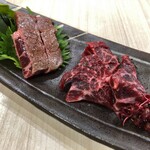 旬菜和味 - くじらほほ肉(生＆炙り)