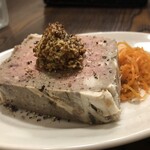 Osteria Rana - ローストポークの料理(塩味と人参ピクルス、マスタードが合う)