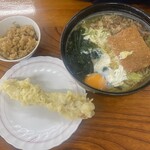 248587189 - 欲張りうどんに生卵、炊き込みご飯少