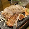 九州うまいもんと焼酎 芋蔵 - 豚と鶏の溶岩焼