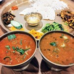 Kathmandu Spice Mart & Momo House - カレー２種プレート