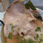 麺屋 猪一 離れ - 大判のチャーシュー