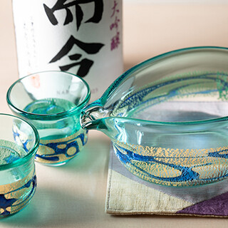 江戸前鮨との相性を考え抜いた、日本酒や和ハイボールで一献