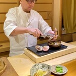 らん亭～ 美日庵 - 鳥貝を剥き剥き