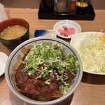 Yabaton - 味噌かつ丼ねぎのせ定食　¥1480  ネギin