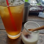 ピアチェーレ - アイスティー(お代わり出来ます)とパンナコッタ