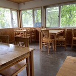 工房 レティエ - 内観　テーブル6席あります