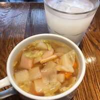 渋谷アチェーゾ - 入れ替えたばかりかな？スープには具がたっぷり浮いてた