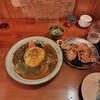 Asi pai - あいがけカレー（ポークキーマカレーとチキンカレー）と鶏のからあげ