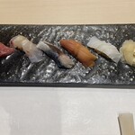寿司と日本料理 銀座 一 - 握り5貫2