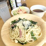 Saizeriya - ほうれん草とパンチェッタのスパゲッティ（サラダ・スープ付）