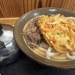 牧のうどん 博多バスターミナル店 - 肉うどん＋野菜かき揚げ　820円
