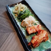 近江うし焼肉 にくTATSU 日本橋室町店 - キムチ・ナムル５種盛