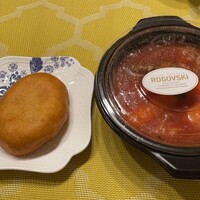 Russian Restaurant ROGOVSKI 銀座 - 伊勢丹新宿店催事　ミルクにまつわるエトセトラ　やわらか牛肉のボルシチ1人前899円・肉ピロシキ346円