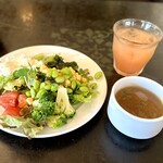 spanish lounge parador - サラダとスープとドリンク