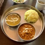 シカール - 2色カレーランチセット（スープ・サラダ・ドリンク付）¥950