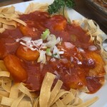 広東家庭料理おかむら - 旨い！リアル広東料理のエビチリ！タレの甘辛さワンタン片が添えられてる！