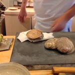 すしやのたい悟 - とこぶし調理中