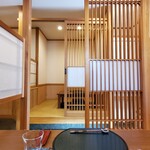 くずし割烹 樋ぐち - 小綺麗です。