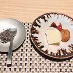 神戸元町 野菜庵 スガハラ - ご飯にごま塩、漬物