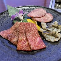 叙々苑 燦々亭 池袋南口ビックリガード店 - お肉たち