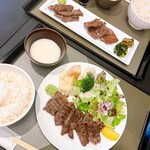 Aobatei - (手前)青葉亭セット(奥)牛タン定食