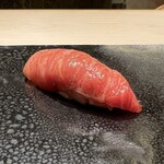 くろ﨑 - 大トロ(舞鶴産)【握り】