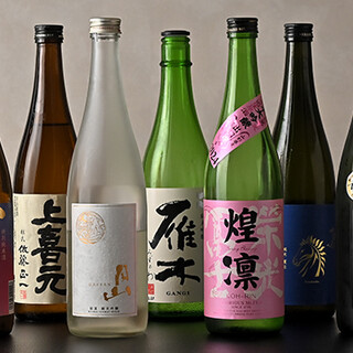 More than 10 kinds of sake available at all times. Craft beer and bottle keeping system available.