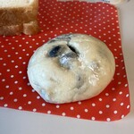 ポール・ボキューズ・ベーカリー - 黒豆尽くし♪こう見えて美味しすぎます！