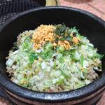 韓国料理焼肉・向 - ガーリックチャーハン