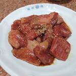韓国料理焼肉・向 - セットのカルビ