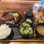 Teppanhamburugu - 平日限定 鉄板ハンブルグランチ + セレクト3(ミニサラダ・ウインナー・無限ライス) = ¥1,000 + ¥500 = ¥1,500-