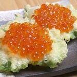 サインビーエス - イクラのカナッペ