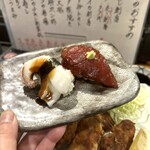 立ち寿司 まぐろ一徹 - げそとまぐろ漬け